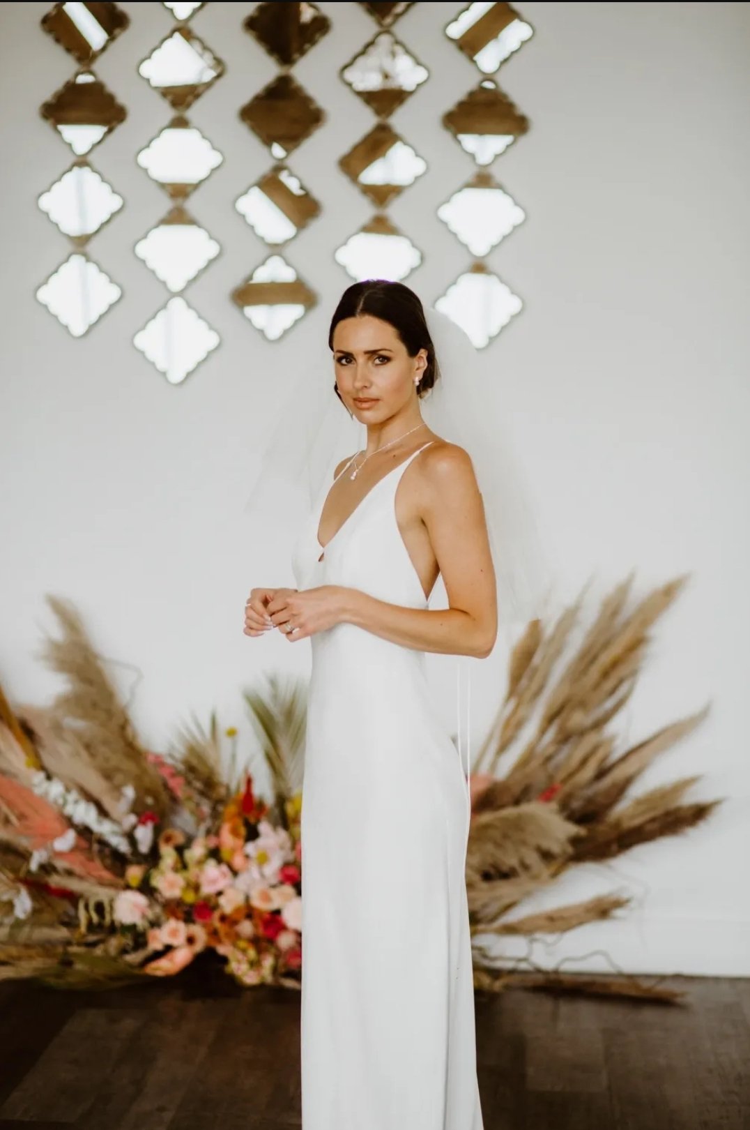 Elbow Length Veil - Plain Cut Edge - Image 2