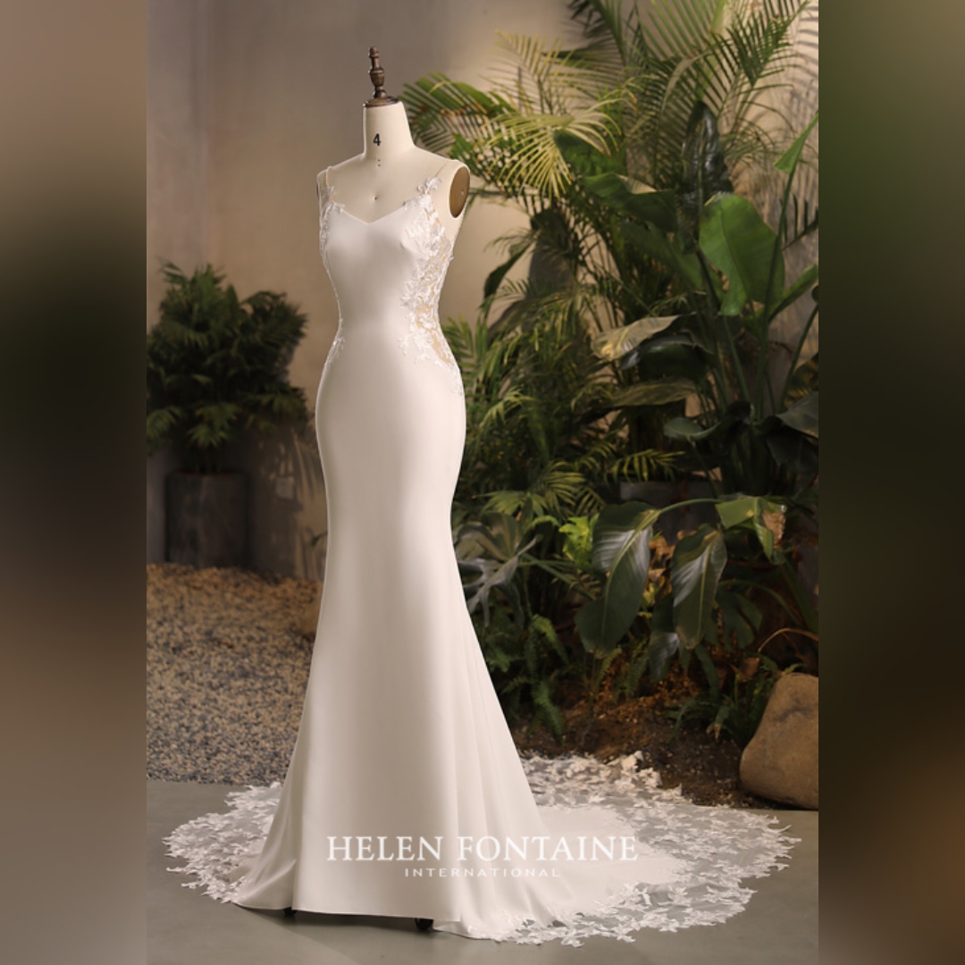 BRIDAL ROMANTIC GOWN WITH CUTOUT TRAIN