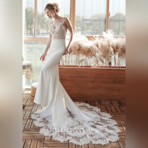 SHEATH WEDDING DRESS WITH CUTOUT TRAIN