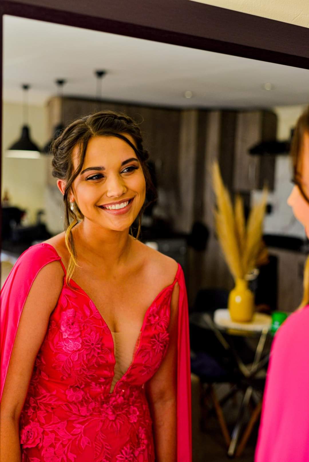 Annelie - Formal - Image 4