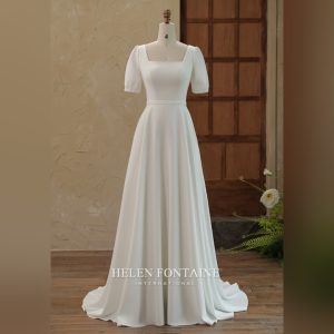 BRIDAL GOWN WITH SQUARE NECKLINE AND SHORT SLEEVES
